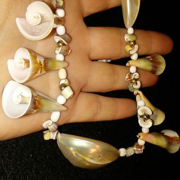 Unique vintage seashell necklace  - Picture 4 of 5